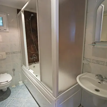 Ξενοδοχείο με διαμερίσματα House 3*