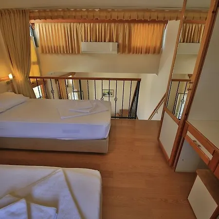 House Aparthotel 3*
