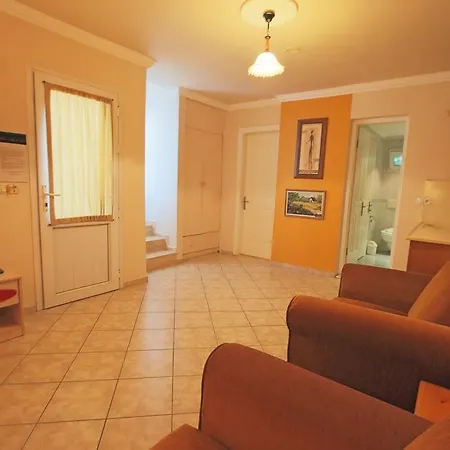 House Aparthotel 3*