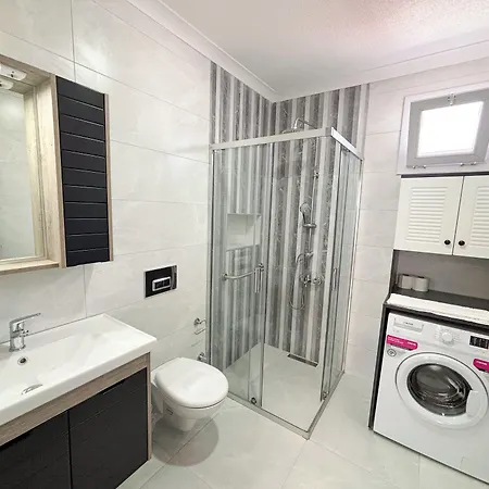 House Aparthotel 3*