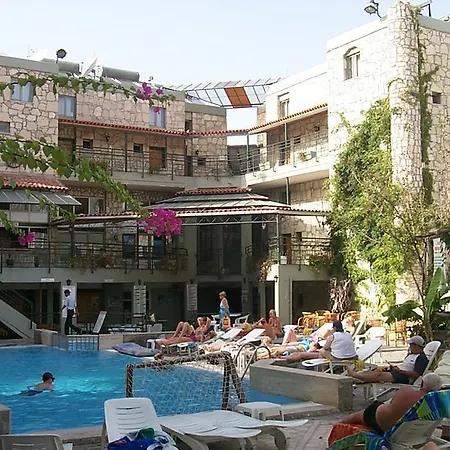 House Aparthotel 3*