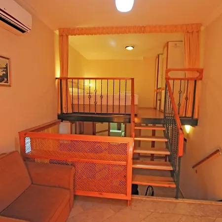 Aparthotel House