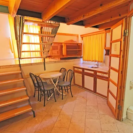House Aparthotel 3*